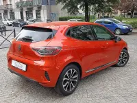 Usata Renault Clio V Techno 101 CV (74 kW) 2024 Arancione Berlina