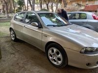 Usata Alfa Romeo 147 Distinctive 105 CV (77 kW) 2005 Oro Utilitaria