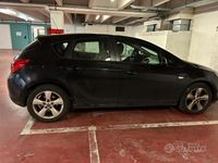 Usata Opel Astra 110 CV (80 kW) 2012 Nero Berlina