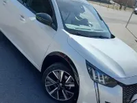 Usata Peugeot 208 GT-line 102 CV (75 kW) 2021 Bianco Utilitaria