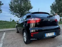 Usado Kia Rio Active 75 HP (55 kW) 2017 Preto Sedan