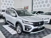 Usata Dacia Jogger Comfort 101 CV (74 kW) 2023 Grigio Monovolume