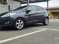 Usata Ford Fiesta Titanium 96 CV (70 kW) 2010 Grigio Utilitaria