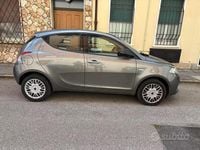 Usata Lancia Ypsilon 69 CV (50 kW) 2016 Grigio Utilitaria