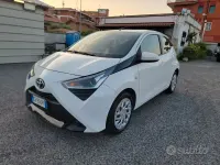 Usata Toyota Aygo Connect Style 72 CV (52 kW) 2020 Bianco Utilitaria