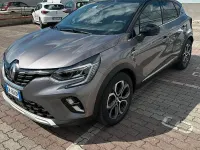 Usata Renault Captur Techno 101 CV (74 kW) 2023 Grigio SUV