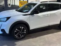 Usata Peugeot 2008 Allure 102 CV (75 kW) 2020 Grigio tetto nero SUV