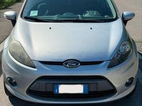 Usata Ford Fiesta Titanium 68 CV (50 kW) 2010 Grigio Utilitaria