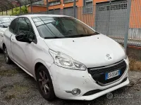 Usata Peugeot 208 68 CV (50 kW) 2013 Bianco Utilitaria