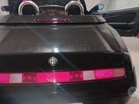 Begagnad Alfa Romeo Spider 144 HK (105 kW) 1999 Svart Cab