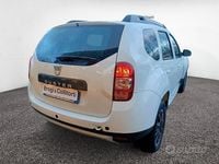Usata Dacia Duster Lauréate 114 CV (83 kW) 2016 Bianco SUV