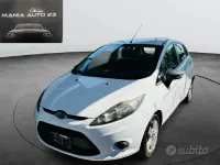 Usata Ford Fiesta 92 CV (67 kW) 2011 Bianco Berlina