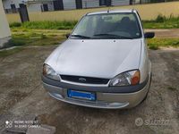 Usata Ford Fiesta 75 CV (55 kW) 2000 Grigio Utilitaria