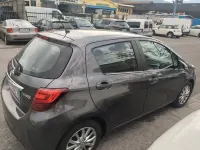 Usata Toyota Yaris Lounge 89 CV (65 kW) 2015 Grigio Utilitaria