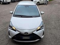 Usata Toyota Yaris Lounge 111 CV (81 kW) 2019 Bianco Berlina