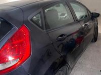 Usata Ford Fiesta 70 CV (51 kW) 2010 Grigio Utilitaria