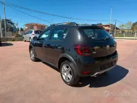 Usata Dacia Sandero Stepway 73 CV (53 kW) 2018 Nero Berlina