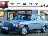 Usata Mercedes 240 72 CV (52 kW) 1982 Blu Berlina