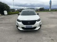 Usata Peugeot 2008 Allure 131 CV (96 kW) 2021 Bianco SUV