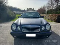 Usata Mercedes E200 Elegance 136 CV (100 kW) 1997 Blu Berlina