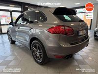 Usata Porsche Cayenne 239 CV (175 kW) 2010 Grigio SUV