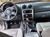 Usata Jeep Cherokee 163 CV (119 kW) 2006 Grigio SUV