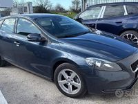 Usata Volvo V40 120 CV (88 kW) 2017 Grigio Berlina