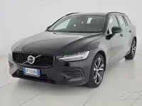 Usata Volvo V60 Ultimate 197 CV (144 kW) 2023 Nero Station wagon