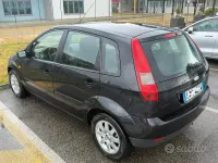 Second-hand Ford Fiesta 75 CP (55 kW) 2004 Negru Hatchback