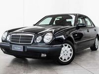 Usata Mercedes E200 Elegance 186 CV (136 kW) 1998 Nero Berlina