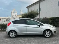 Usata Ford Fiesta 75 CV (55 kW) 2014 Grigio Utilitaria