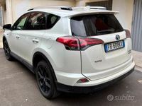 Usata Toyota RAV4 Hybrid 197 CV (144 kW) 2018 Bianco SUV