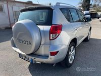 Usata Toyota RAV4 135 CV (99 kW) 2006 Grigio SUV