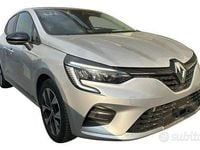 Käytetty Renault Clio V Techno 90 HP (66 kW) 2022 Harmaa Sedan