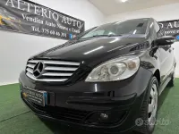 Usata Mercedes B180 109 CV (80 kW) 2008 Nero Monovolume