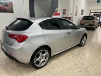Usata Alfa Romeo Giulietta Exclusive 175 CV (128 kW) 2015 Grigio Utilitaria