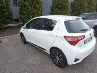 Usata Toyota Yaris Hybrid Active 73 CV (53 kW) 2018 Bianco Berlina