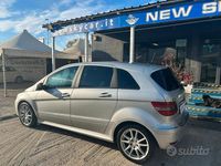 Usata Mercedes B180 Premium 108 CV (79 kW) 2011 Grigio Monovolume
