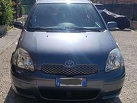 Usata Toyota Yaris Sol 68 CV (50 kW) 2004 Grigio Berlina