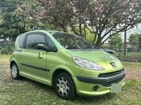 Usata Peugeot 1007 73 CV (53 kW) 2006 Verde Monovolume
