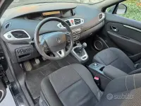 Usata Renault Scénic III 110 CV (80 kW) 2010 Grigio Monovolume
