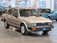 Usata Alfa Romeo Alfetta 131 CV (96 kW) 1983 Grigio Berlina