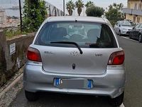 Usata Toyota Yaris Sol 68 CV (50 kW) 2002 Grigio Berlina