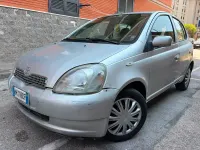 Usata Toyota Yaris Sol 68 CV (50 kW) 2000 Argento Berlina