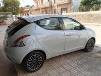 Usata Lancia Ypsilon S 95 CV (69 kW) 2016 Grigio metallizzato Utilitaria
