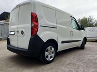 Usata Fiat Doblò 90 CV (66 kW) 2011 Bianco Monovolume