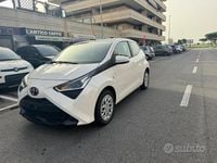 Usata Toyota Aygo Connect Style 72 CV (52 kW) 2021 Bianco Utilitaria