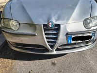 Usata Alfa Romeo 147 Distinctive 105 CV (77 kW) 2004 Argento Utilitaria