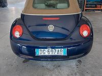 Usata VW New Beetle 105 CV (77 kW) 2006 Blu Utilitaria