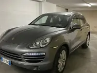 Usata Porsche Cayenne 245 CV (180 kW) 2011 Grigio SUV